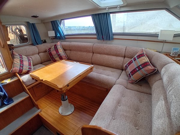 Saloon 1.jpg